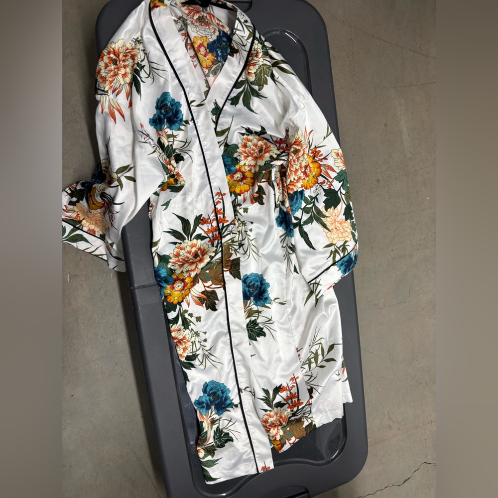 Forever 21 Floral Satin robe